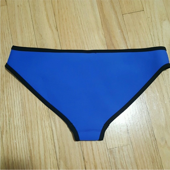 TRIANGL Chloe Bikini in Malibu Blue - Picture 8 of 13